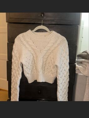 Zara Off-White Cable Knit Cropped Crew Sweater